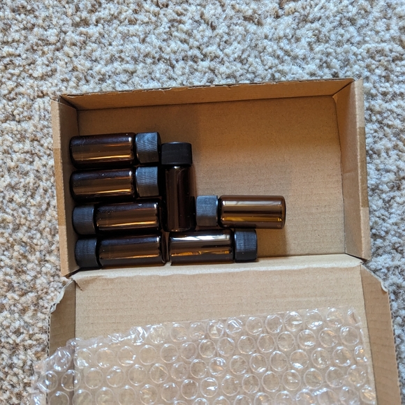 7 Amber Vials 10ml with Screw Top - Picture 6 of 9